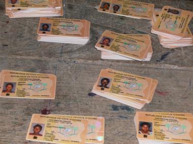 Carte nationale d'identité (crédit Photo: Suy Kahofi/WADR-Abidjan)