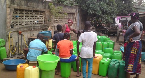 Article : &Agrave; Abidjan l&rsquo;eau aussi ne circule plus dans les robinets