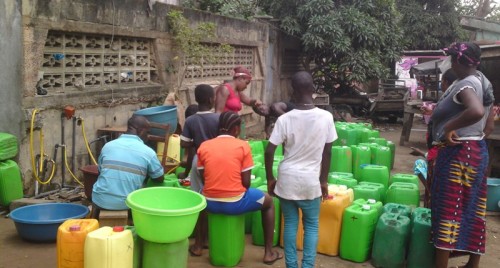 Article : À Abidjan l’eau aussi ne circule plus dans les robinets